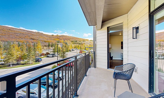 Park City Condo | Beautiful resort condo with pool, gym + rolling foothill views