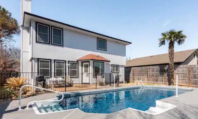 Round Rock House | Tranquil Resort Home with Pool and Lake View Amenities