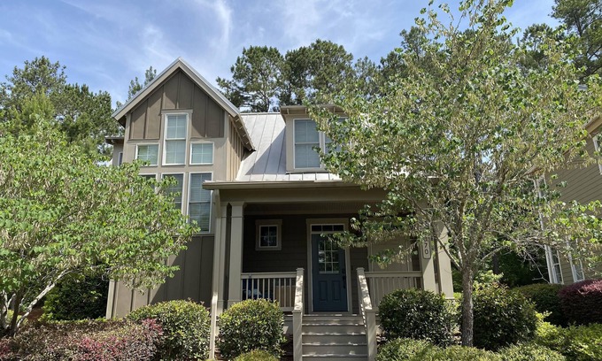 Reynolds Landing House | Inviting Reynolds Golf Cottage with Lake Views & Spa Amenities