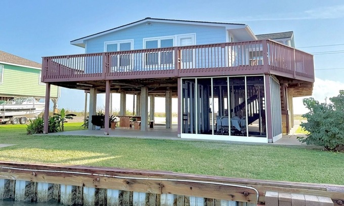 Matagorda House | River House: Fishing Pier, Ocean Views & Family-Friendly Fun