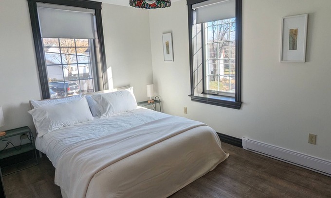 Canning Apartment | Scenic River View Apartment with Spa in Wine Country