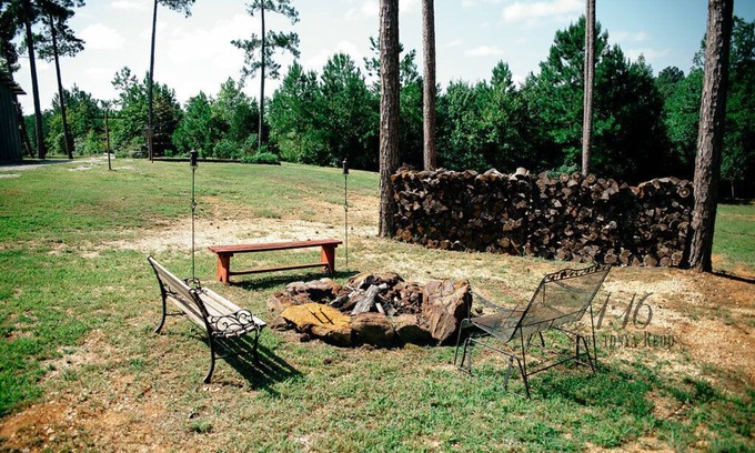 Coker House | Idyllic Rural Retreat with Kitchen & Breakfast Near Tuscaloosa