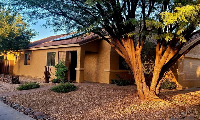 Corona de Tucson House | Rustic 2 BDR Home in SE Tucson with Breakfast & Family Fun
