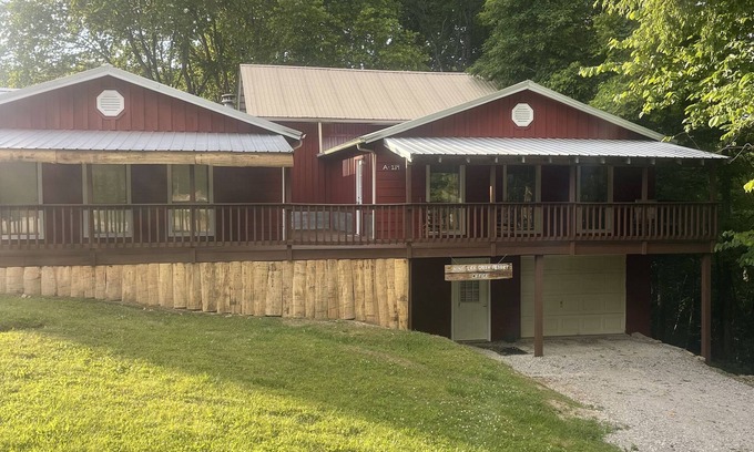Baxter Cabin | Rustic Lakefront Cabin with Loft & Pool - Rated 9.6/10!