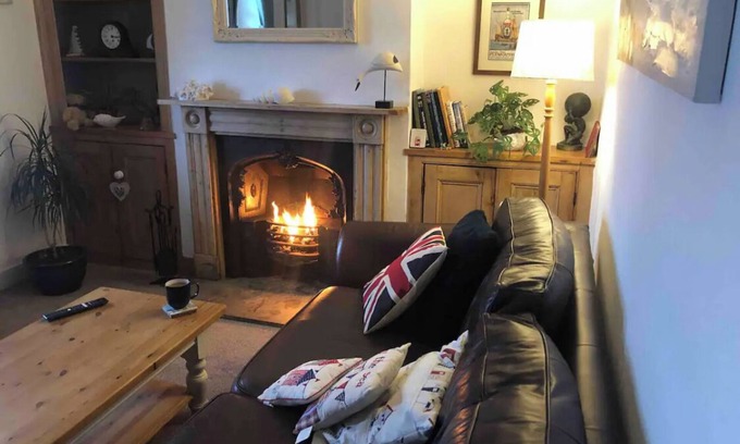 Plymouth Cottage | Idyllic Sea Front Cottage in Ocean City with Pet-Friendly Perks