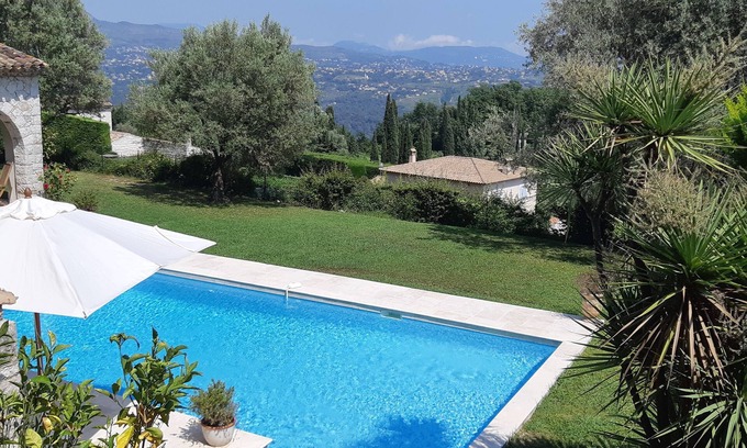 Saint-Jeannet House | Seaside Retreat with Private Pool in St Jeannet - 10/10 Rating