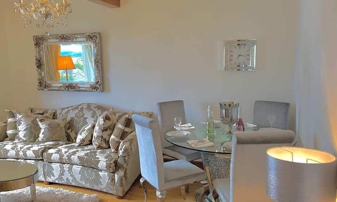 Port Glasgow House | Scenic Sea View Property with Family-Friendly Amenities