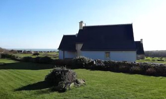 Primelin House | Oceanfront Retreat with Spectacular Sea Views & Pool