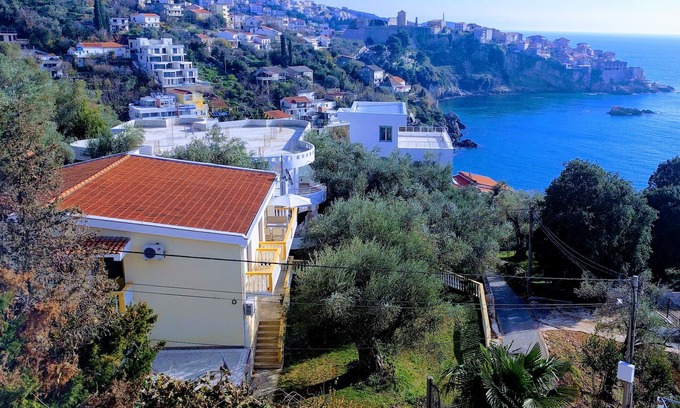 Ulcinj Apartment | Scenic Oceanfront Stay with Pool & Breakfast at Liman