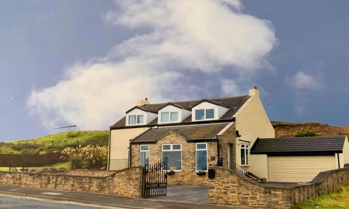 Sunderland House | Oceanfront Retreat with Breathtaking Sea View in Whitburn