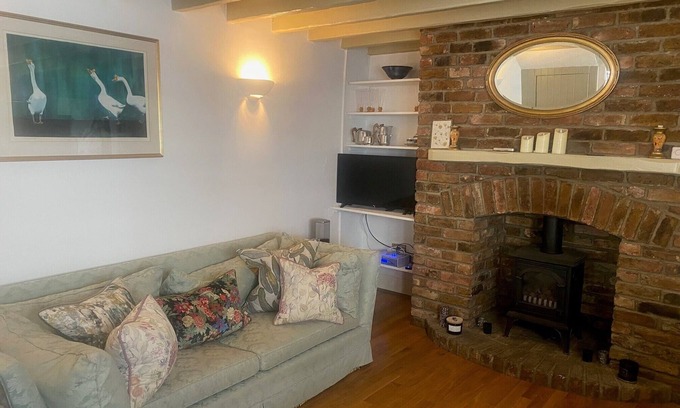 Seaford House | Charming Seaside Cottage with Breakfast & Pet-Friendly Perks
