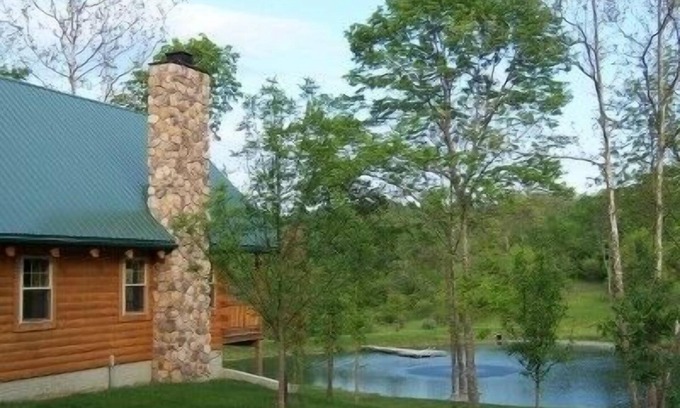 Blue Rock Cabin | Idyllic Log Cabin Retreat with Lake View and Spa Amenities