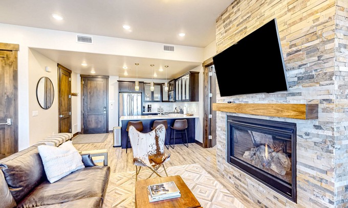 Park City House | Elevated Condo with Pool, Hot Tub & Mountain Views