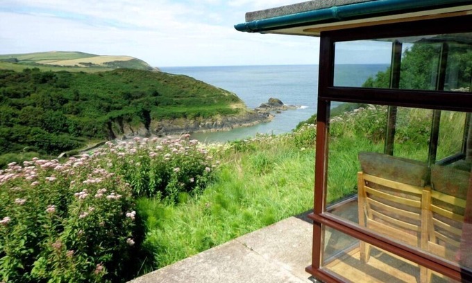 Newport Cottage | Coastal Self-Catering Cottage with Ocean View & Spa