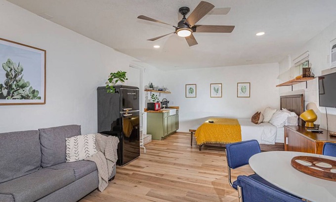 Three Rivers Apartment | Modern Sequoia Hideout with Scenic Views and Breakfast