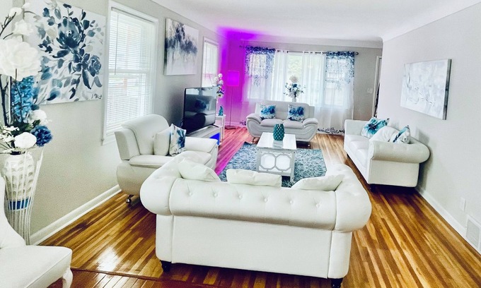 St. Paul House | Ideal Venue for Parties Near 3M with Breakfast Included