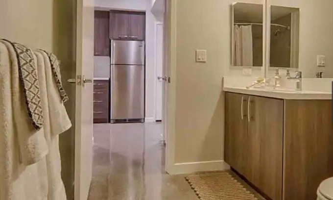 Melrose Apartment | Stylish Single BR Apartment with Pool in West Hollywood
