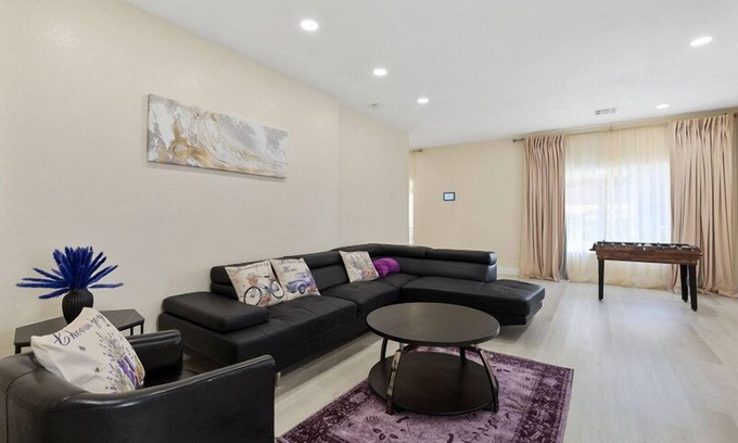 Rhodes Ranch House | Chic Smart Home in Las Vegas - Guest Rated 9.8/10