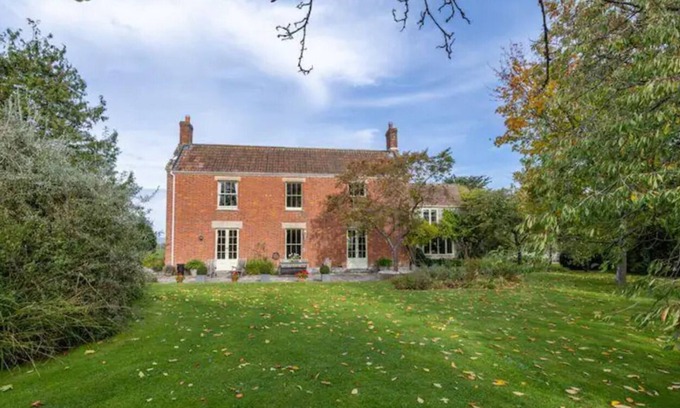 West Pennard House | Discover a Family-Friendly Somerset Retreat for Your Getaway