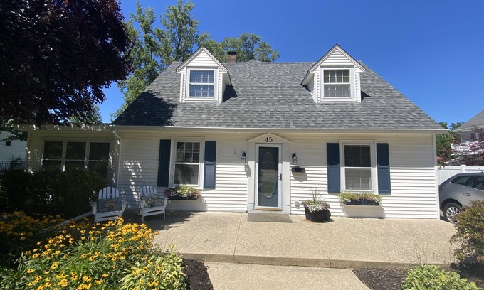 South Haven House | Family-Friendly South Haven Lake House with Ocean Views