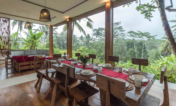 Sambahan Villa | Private Villa with Infinity Pool and Full Kitchen - 10/10 Rating