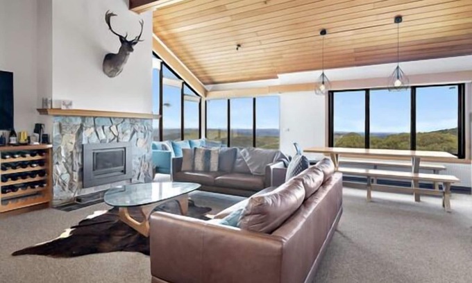 Hotham Heights House | Top-Rated Ski Chalet with Child-Friendly Amenities