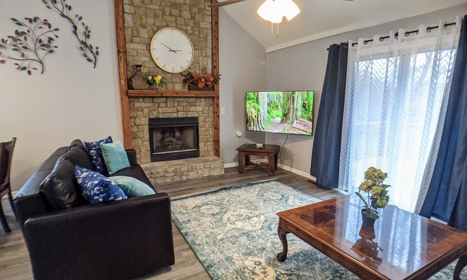 Overland Park House | Family-Friendly Getaway with Spa and Breakfast Included