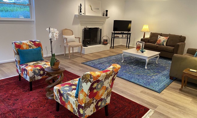 McLean Apartment | Guest Rated 10/10: 1BR Retreat in McLean with Kitchen