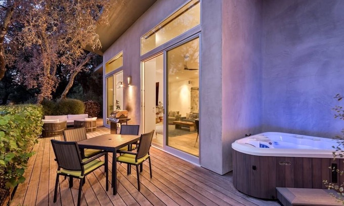 Healdsburg House | Top-Rated ArtHaus with Ocean View & Spa Amenities