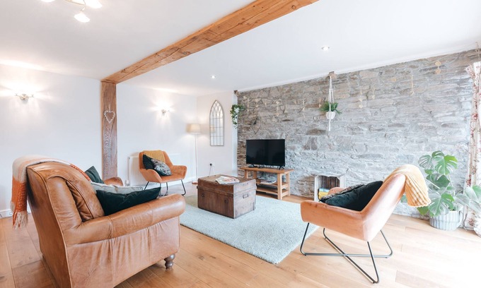 Newcastle-on-Clun House | Unique Barn Retreat in Scenic Shropshire Countryside
