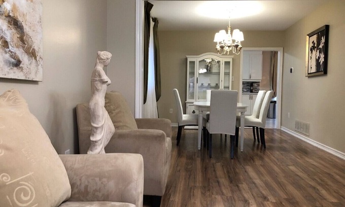 East Credit House | Prime Location with Spa and Hot Tub - Guest Rated 9.8