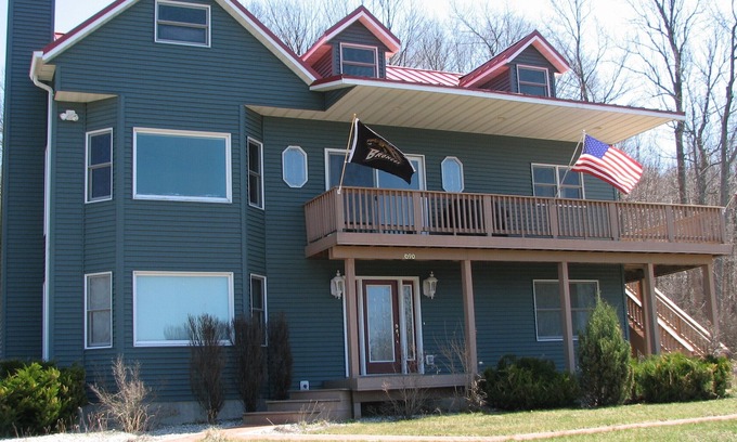 Frankfort House | Tranquil Up North Retreat with Ocean View & Spa Access