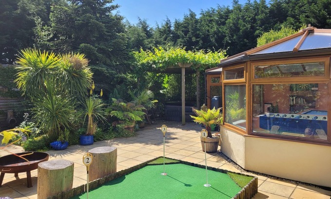 Zelah House | Ideal Cornish Getaway with Hot Tub and Oceanfront Views