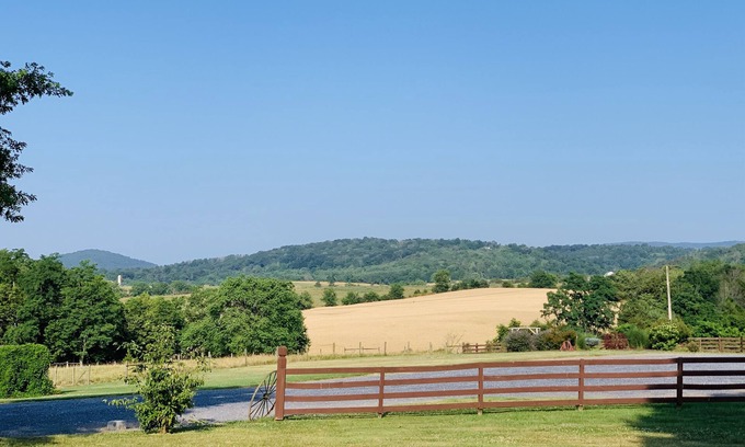 Linville House | Inviting House Minutes from Harrisonburg with Essential Kitchen