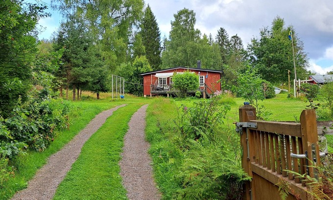 Ullared House | Nature Retreat: Villa with Lake Views for Up to 10 Guests