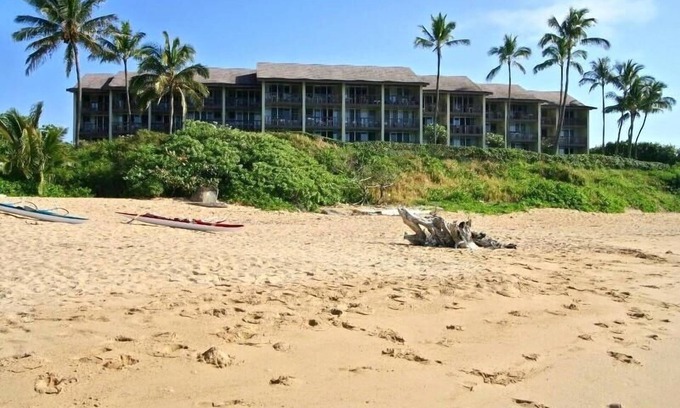 Wailua House Lots Condo | Oceanfront Condo on Wailua Bay - Guest Rated 10/10