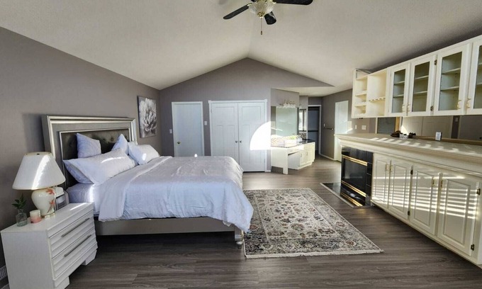 Springbank House | Tranquil Home in Springbank Estates with Spa and Hot Tub