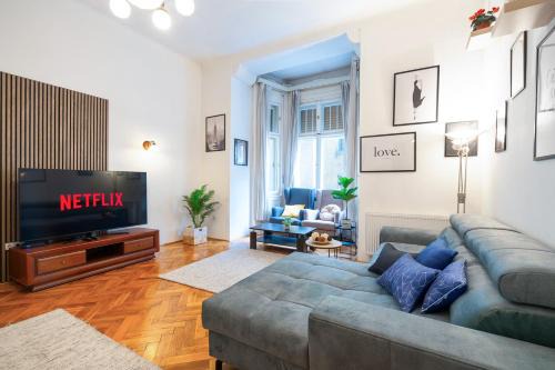 Vizivaros Apartment | Cozy Szasz Buda Villa Apartment by Historic Buda Castle