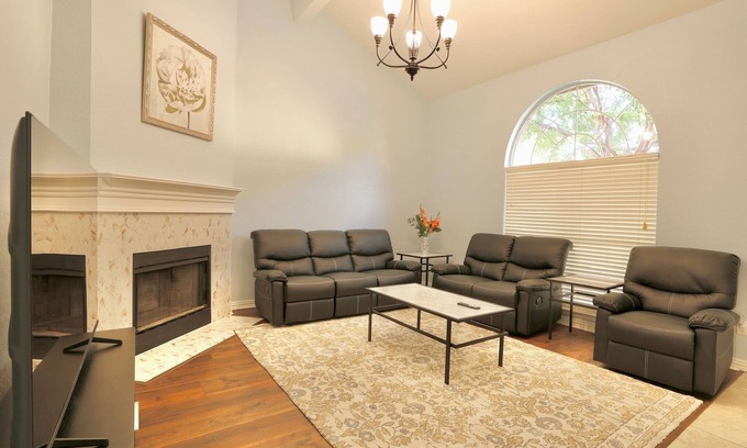 Flower Mound House | Beautiful spacious home with heated spa and heated pool