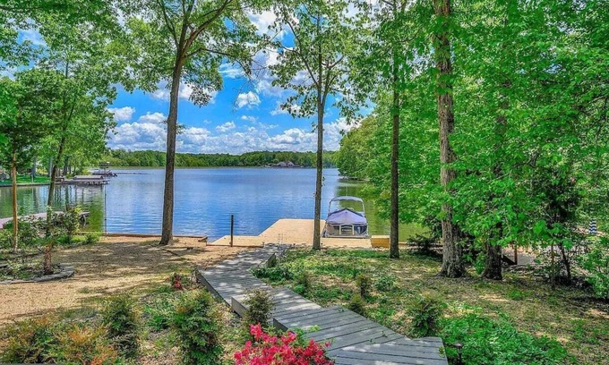 Lake of the Woods House | Lakefront Oasis with Hot Tub & Firepit - Rated 10/10!