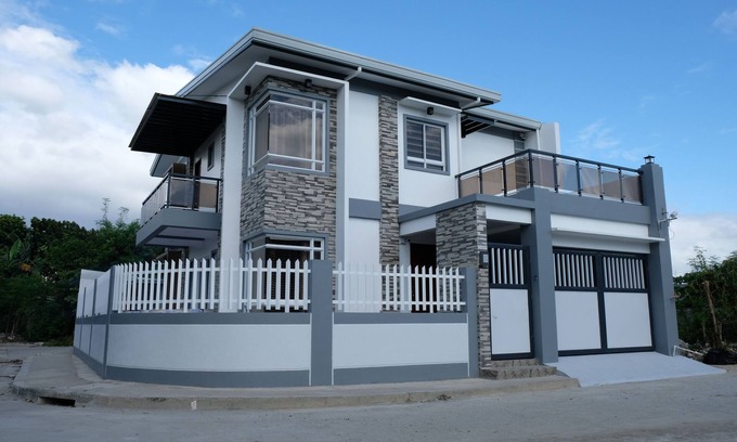 Taytay House | Inviting Vacation House with 4 Bedrooms & Essential Amenities