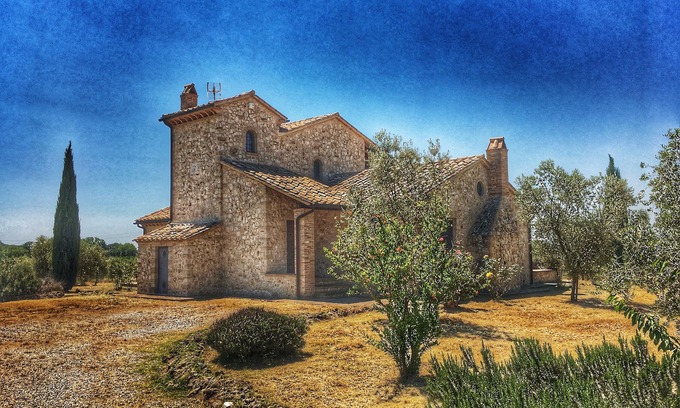 Amelia House | Charming Stone Country House with Wine Tours & Pool Access