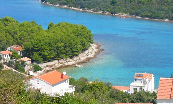 Iz House | Tranquil Stone House Retreat on a Serene Croatian Island