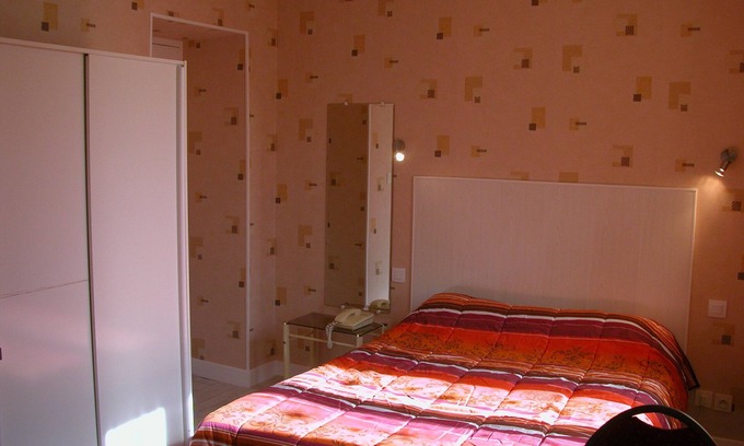 Neris-les-Bains Apartment | Cozy Studio Retreat with Kitchen & Child-Friendly Vibe