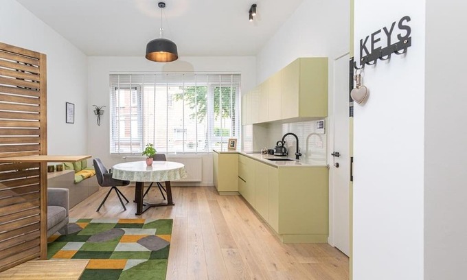 Klein-Antwerpen Apartment | Inviting Child-Friendly Studio with High Guest Ratings
