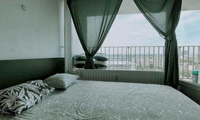 Veeweide Apartment | Modern Studio with Wheelchair Access for Your Getaway