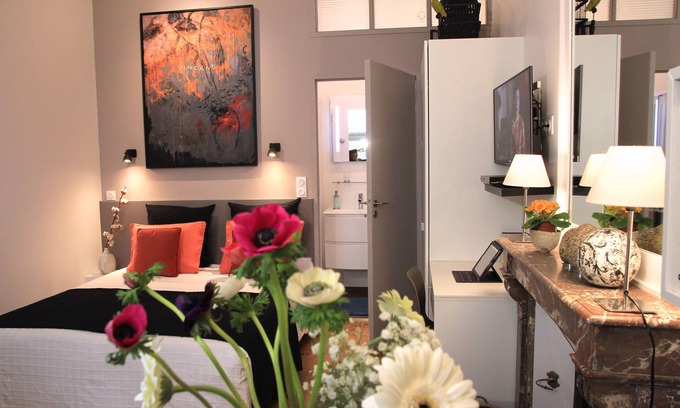 La Rochelle City Centre Apartment | Stylish Studio in Central Location with Pool and Ocean View