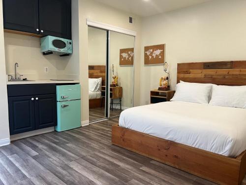Inglewood Apartment | Inviting Studio in North Inglewood - Pet & Child Friendly!