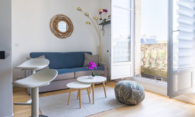 Sorbonne Apartment | Cozy Studio in Paris 6 with Spa & Hot Tub Amenities
