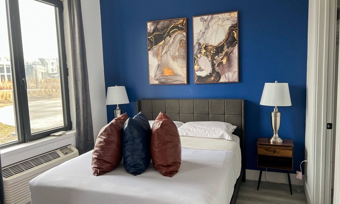 Elizabeth Apartment | Beautiful Studio Near Airport 9657